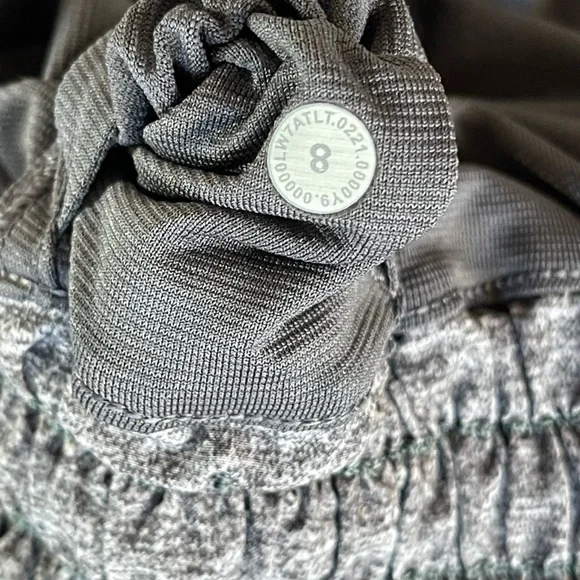 Lululemon shorts gray size 8 - Picture 6 of 9